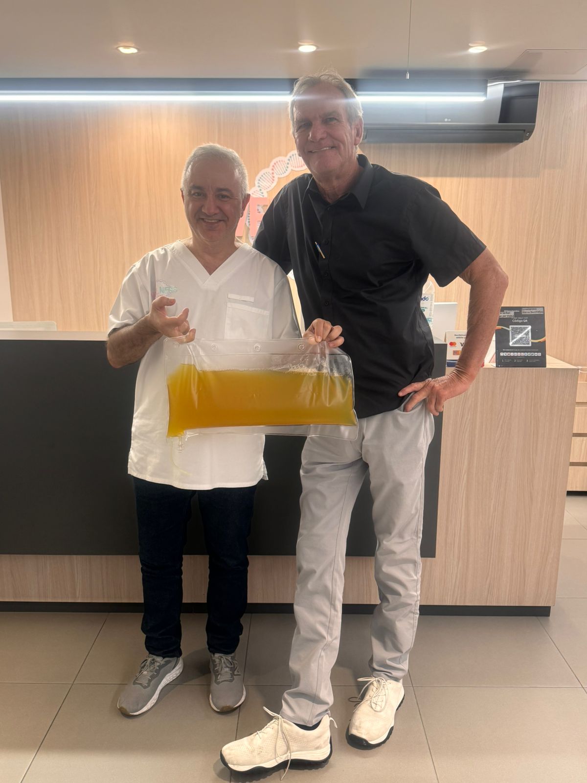 Paciente A.R. tras sesión de Recambio Terapéutico de Plasma en Wellness Care